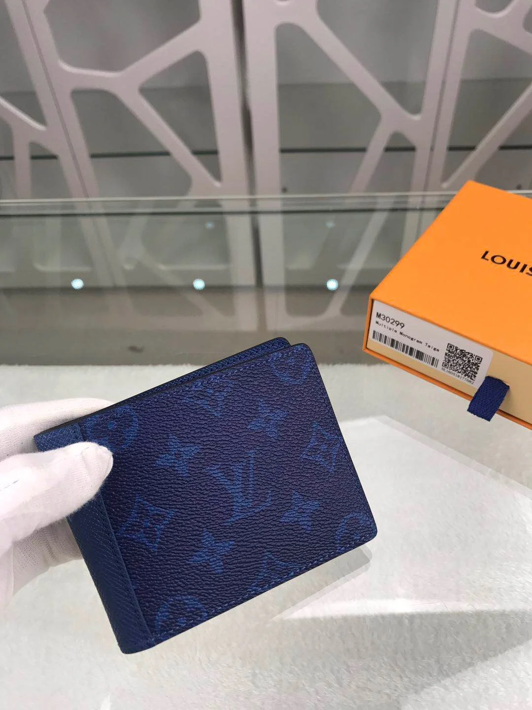 1554954127_2473959445_2